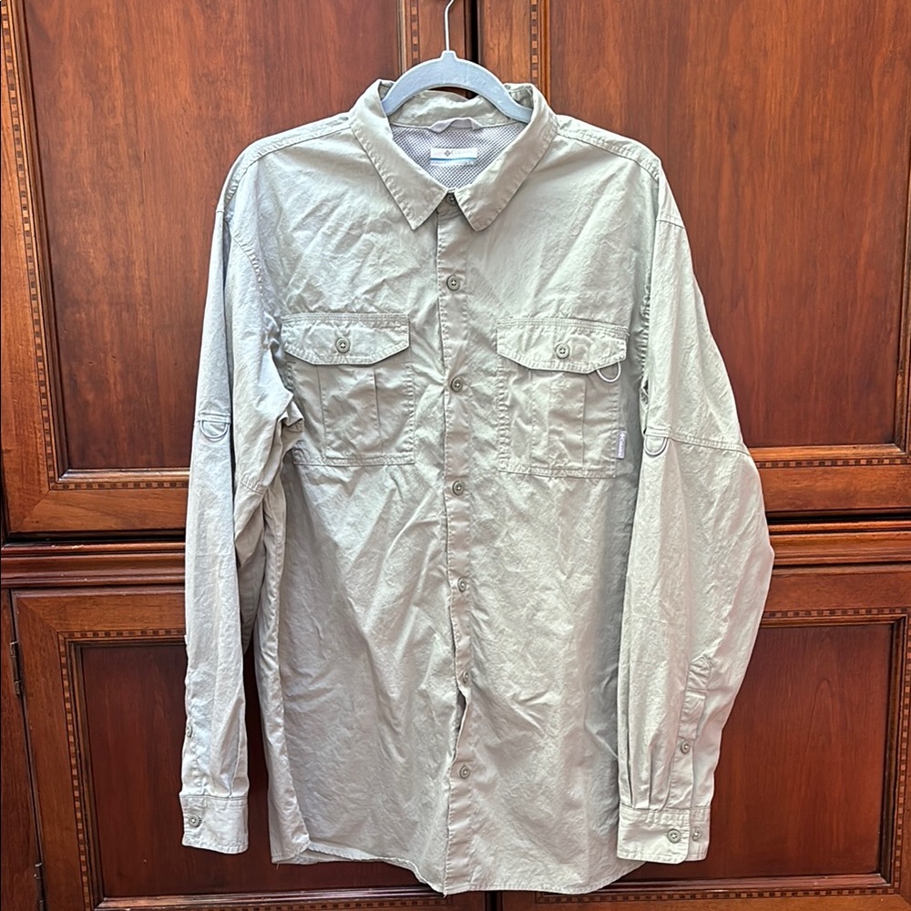Columbia Men’s Sage Green Long Sleeved Button Down Shirt Size Large
